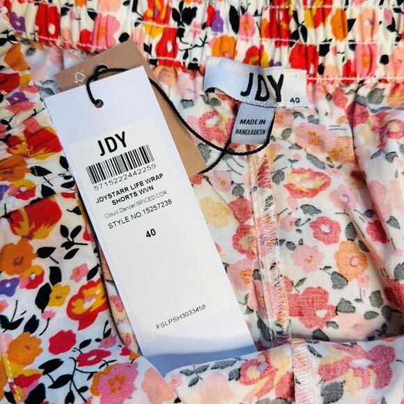 JDY Life ASOS Multicolor Floral Short - Picture 4 of 8